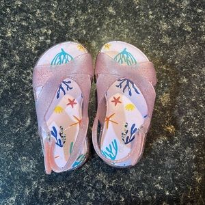 Old Navy Toddler Size 6 Pink Sparkle Jelly Sandal.